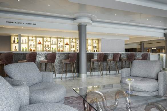 Norwegian Gem - Shakers Martini Bar, Credit. Alexander Rudolph.jpg